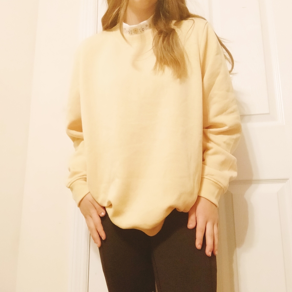 BLAIR size large yellow sweatshirt with a floral "undershirt"